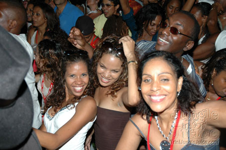 beach_house_carnival_2006-162