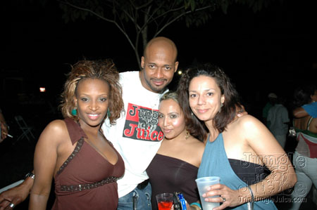 beach_house_carnival_2006-202