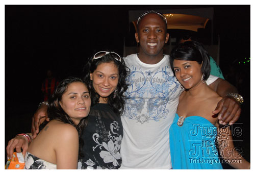 beach_house_carnival_2009-283